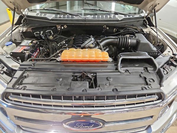 2018 FORD F150 — Engine bay