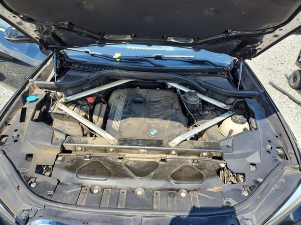 2020 BMW X5 xDrive40i — Engine bay