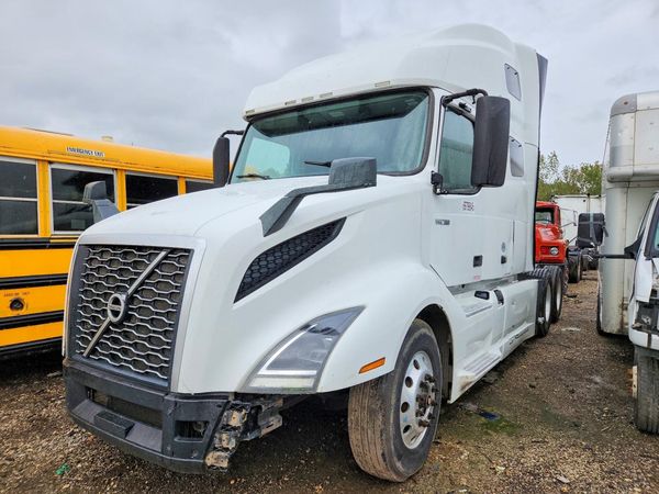 2020 VOLVO VN — DSFA — Front 3/4