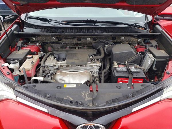 2016 TOYOTA RAV4 XLE (M Grade) — Engine bay