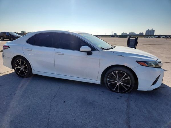 2020 TOYOTA CAMRY SE — Passenger 3/4