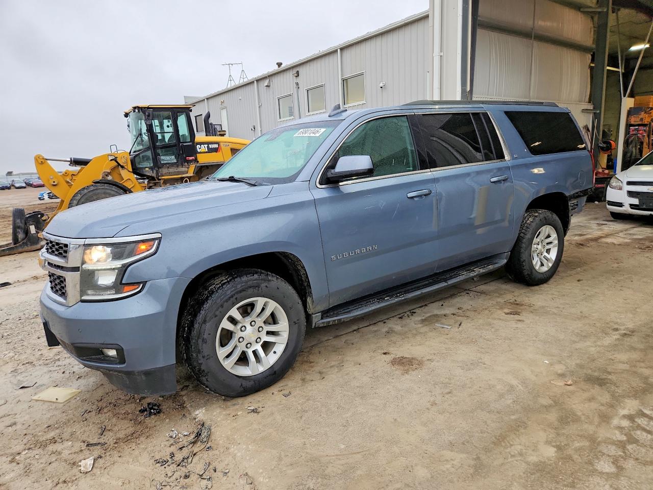 2016 CHEVROLET SUBURBAN LT — Front 3/4