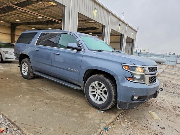 2016 CHEVROLET SUBURBAN LT — Passenger 3/4