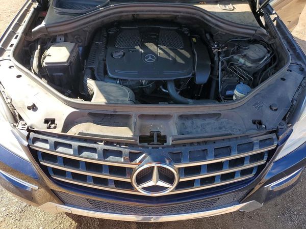 2015 MERCEDES-BENZ ML ML350 — Engine bay