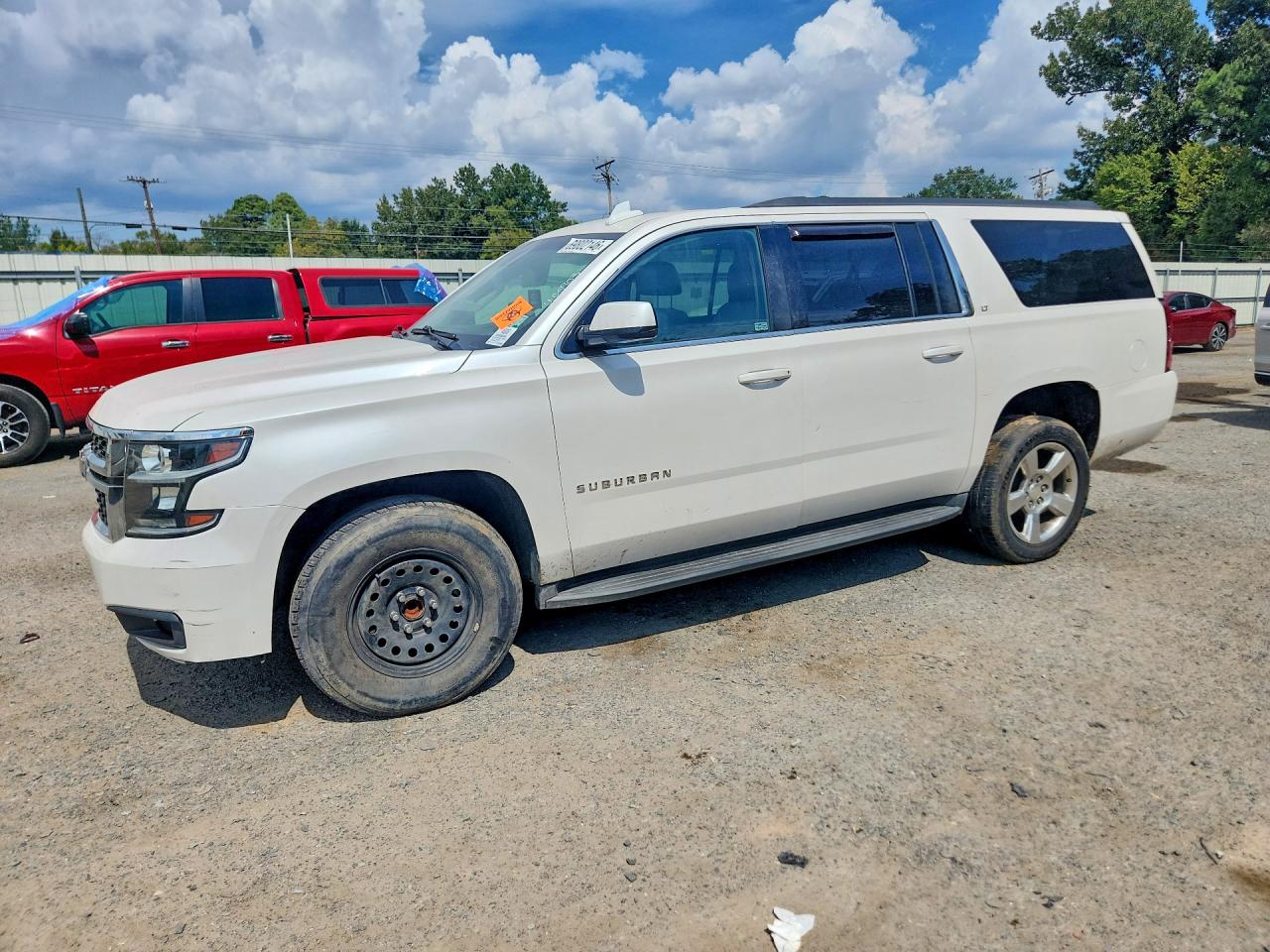 2016 CHEVROLET SUBURBAN LT — Front 3/4