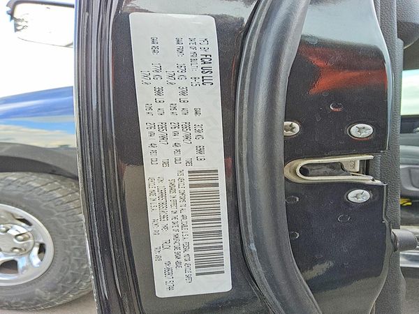 2016 RAM 1500 ST — VINS