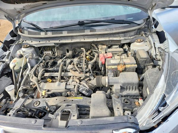 2020 NISSAN KICKS — Engine bay