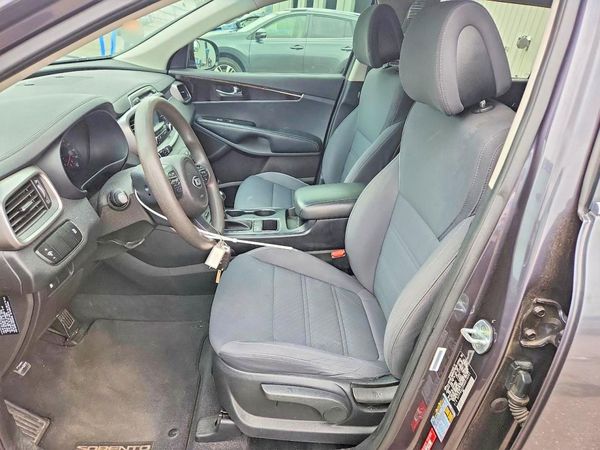 2016 KIA SORENTO L / LX — DENT