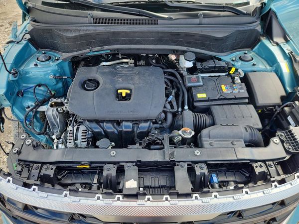 2025 KIA SELTOS EX — Engine bay