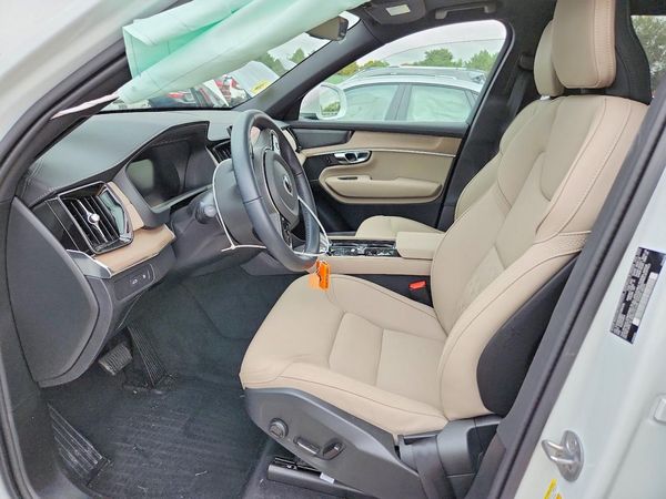 2025 VOLVO XC90 — DENT