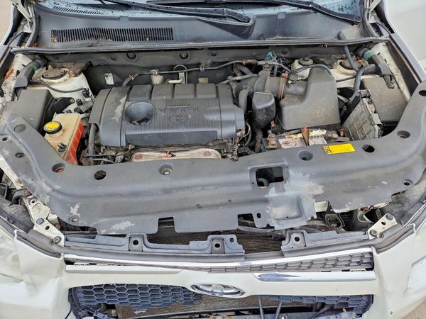 2012 TOYOTA RAV4 High — Engine bay