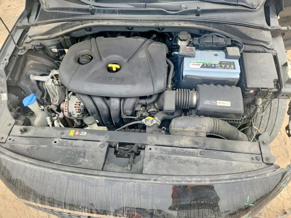 2019 HYUNDAI ELANTRA Elantra GT — Engine bay