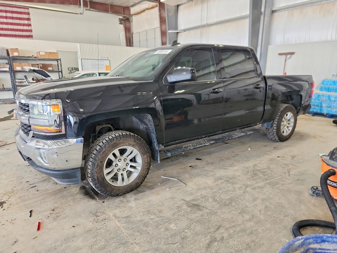 2018 CHEVROLET SILVERADO LT — Front 3/4
