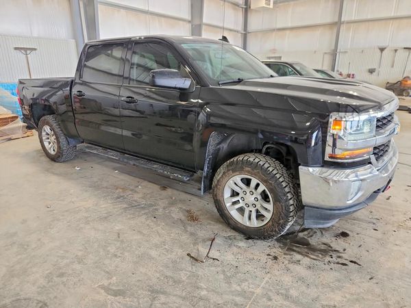 2018 CHEVROLET SILVERADO LT — Passenger 3/4