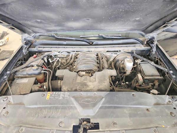 2018 CHEVROLET SILVERADO LT — Engine bay