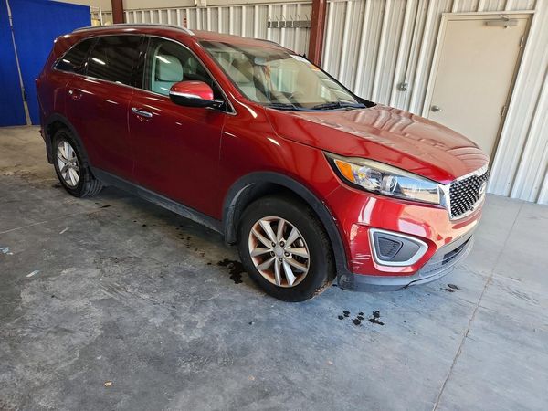 2017 KIA SORENTO L, LX — Passenger 3/4