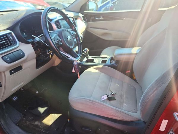 2017 KIA SORENTO L, LX — DENT
