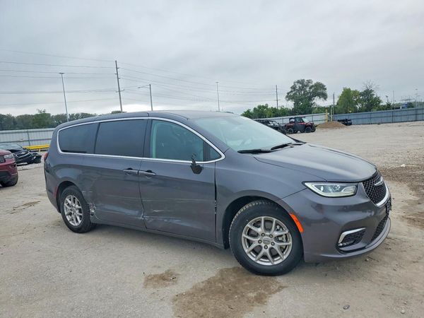 2023 CHRYSLER PACIFICA — Passenger 3/4