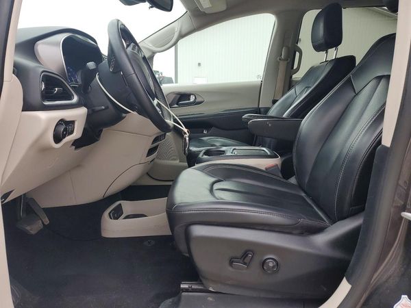 2023 CHRYSLER PACIFICA — DENT