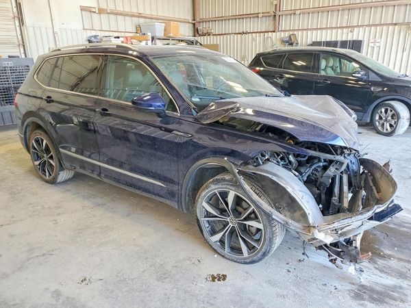 2023 VOLKSWAGEN TIGUAN 4Motion SEL R-Line Black — Passenger 3/4