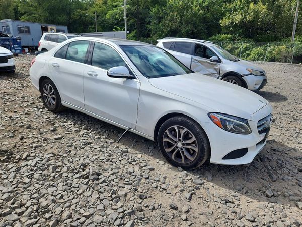 2015 MERCEDES-BENZ C 4-MATIC — Passenger 3/4