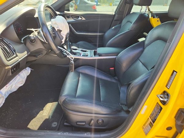 2018 KIA STINGER — DENT