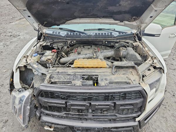 2019 FORD F150 Super Crew - Raptor — Engine bay