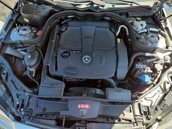 2014 MERCEDES-BENZ E E350 — Engine bay