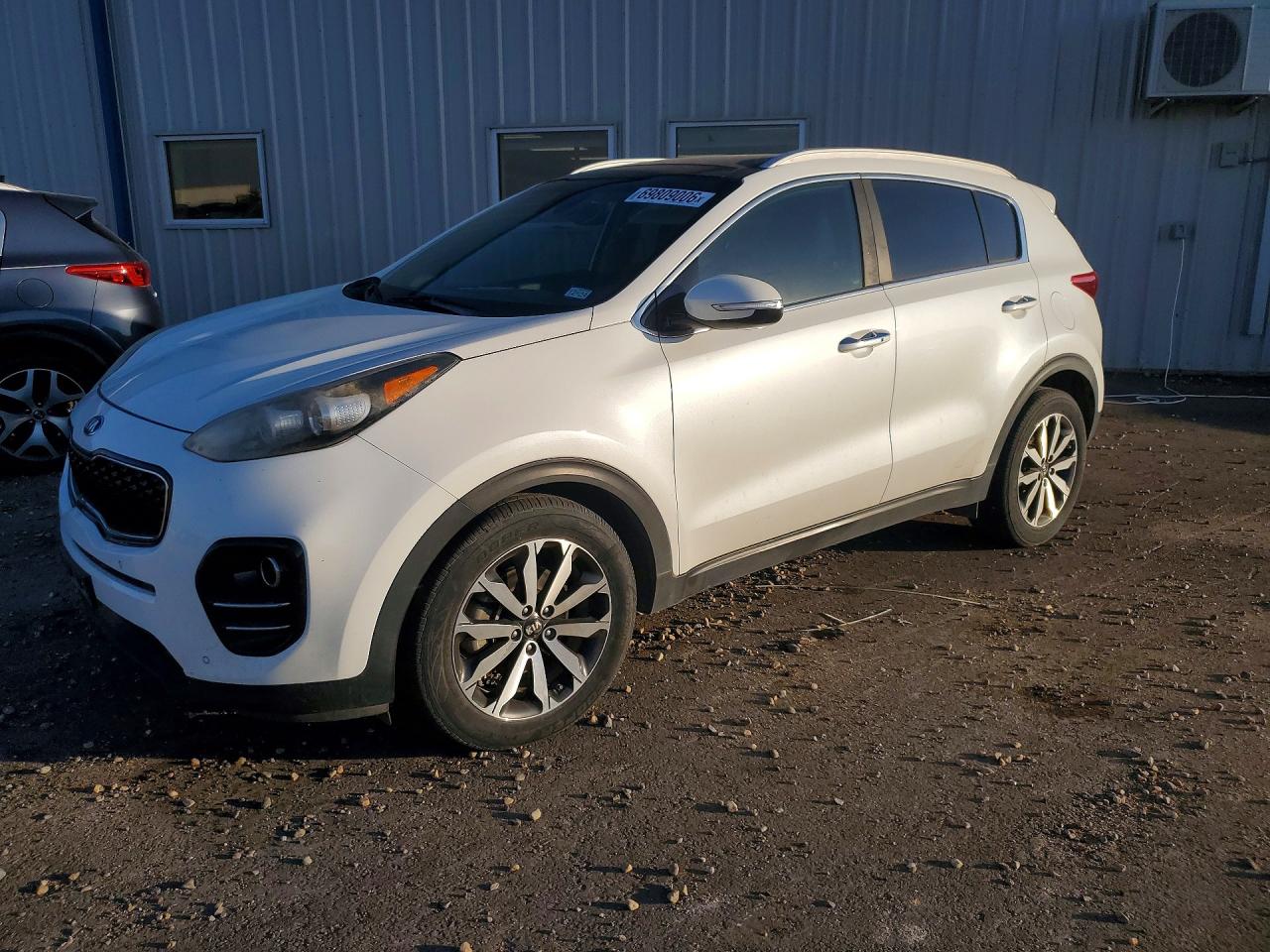 2017 KIA SPORTAGE EX — Front 3/4