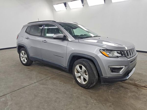 2018 JEEP COMPASS — Passenger 3/4