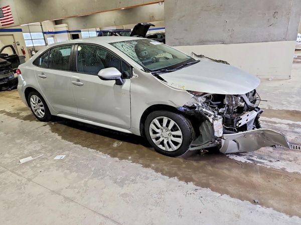 2020 TOYOTA COROLLA LE — Passenger 3/4