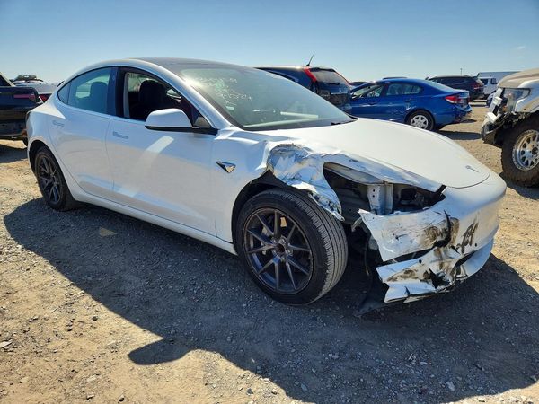 2019 TESLA MODEL 3 — Passenger 3/4