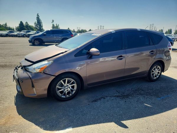 2017 TOYOTA PRIUS V FO — Front 3/4