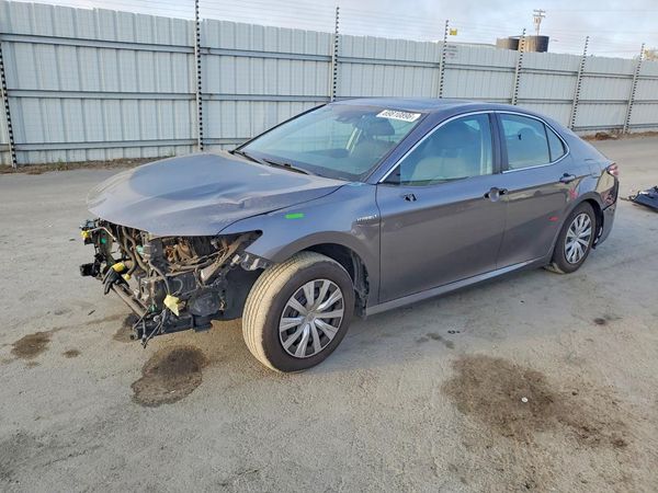 2018 TOYOTA CAMRY — DSFA — Front 3/4