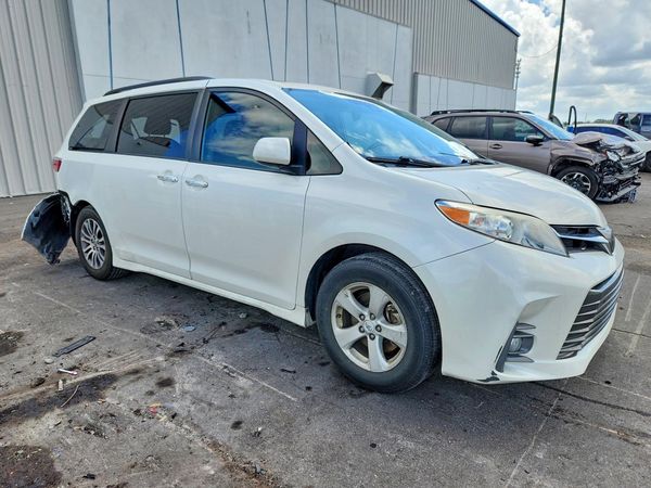 2020 TOYOTA SIENNA — Passenger 3/4