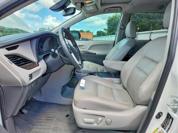 2020 TOYOTA SIENNA — DENT