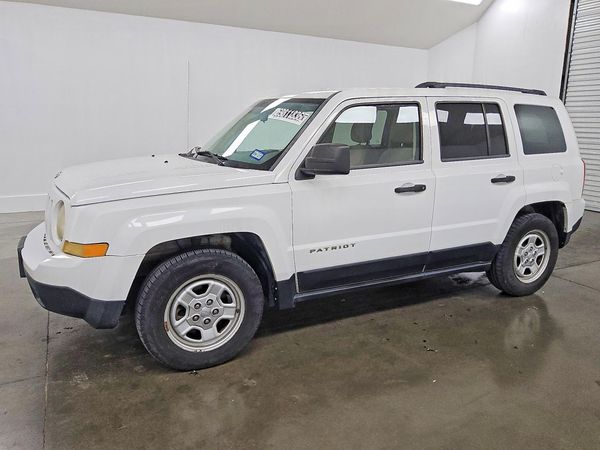 2014 JEEP PATRIOT Sport — Front 3/4