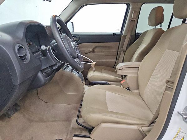 2014 JEEP PATRIOT Sport — DENT