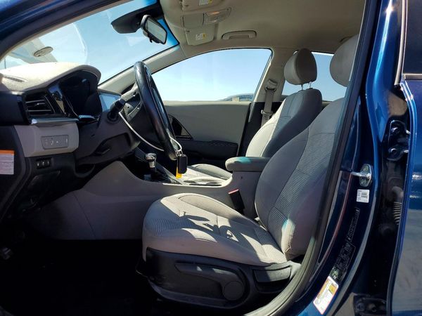 2021 KIA NIRO — DENT