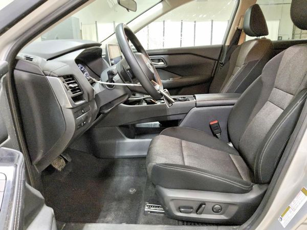 2024 NISSAN ROGUE SV — DENT