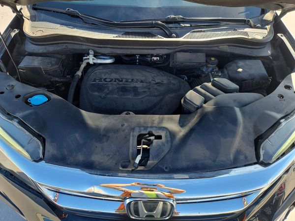 2020 HONDA PILOT EXL — Engine bay