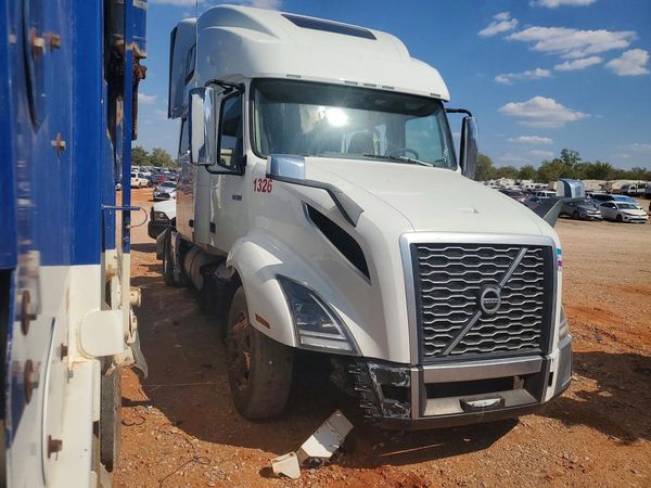 2023 VOLVO VNL — Passenger 3/4