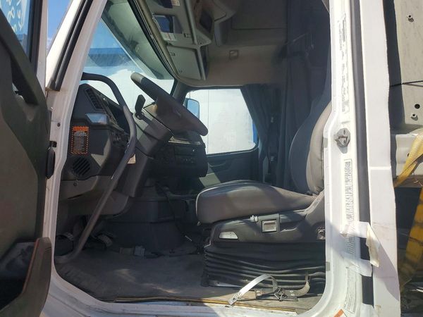2023 VOLVO VNL — DENT