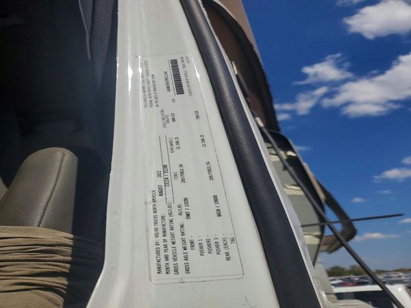 2023 VOLVO VNL — VINS