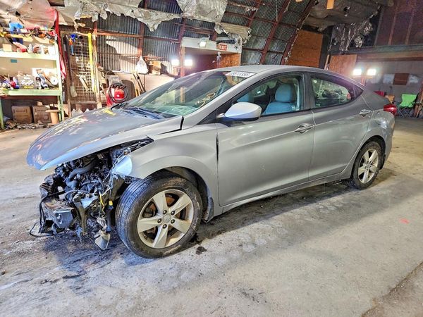 2013 HYUNDAI ELANTRA — Front 3/4