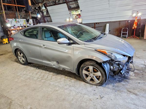 2013 HYUNDAI ELANTRA — Passenger 3/4