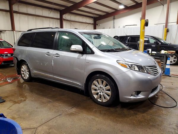 2016 TOYOTA SIENNA — Passenger 3/4