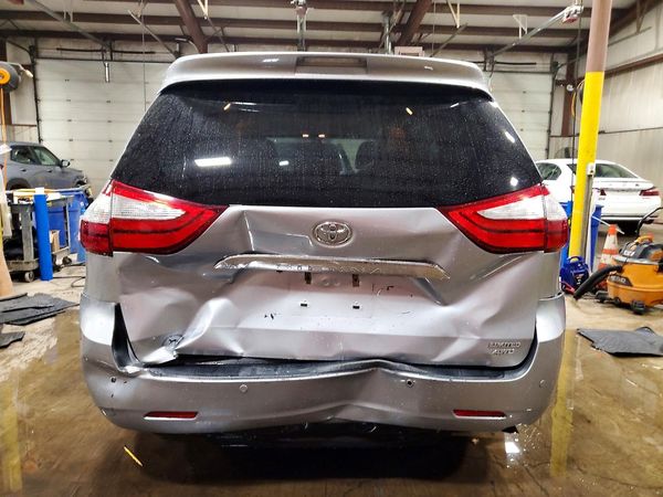 2016 TOYOTA SIENNA — DIRR