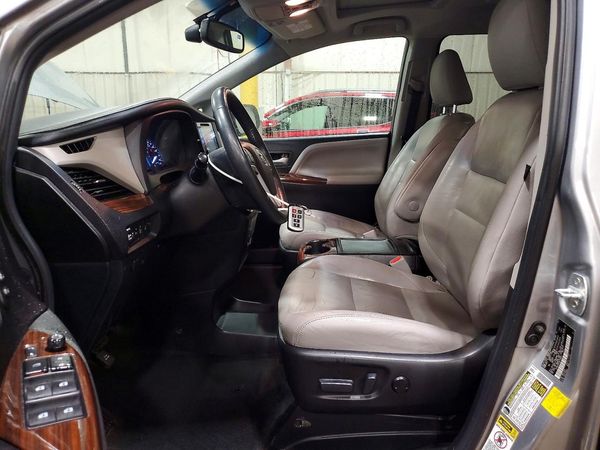 2016 TOYOTA SIENNA — DENT