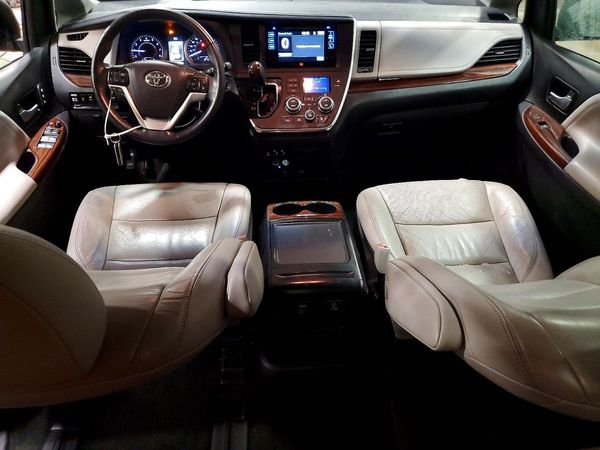 2016 TOYOTA SIENNA — CKPT